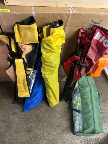 (1) LOT OF ASSORTED LAWN CHAIRS AND A TENT