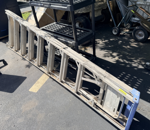 10' ALUMINUM LADDER