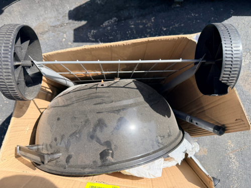 KINGSORF 18" CHARCOAL GRILL W/ BOX.
