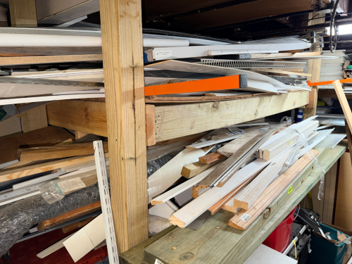 (1) LOT OF ASSORTED TRIM, LUMBER, AND MOLDING.