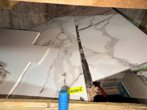 (1) LOT OF ASSORTED TILE AND CULTURED STONE REMNANTS