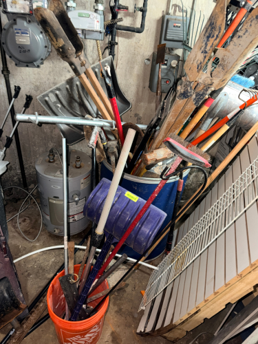 (1) LOT OF ASSORTED LONG HANDLE TOOLS.