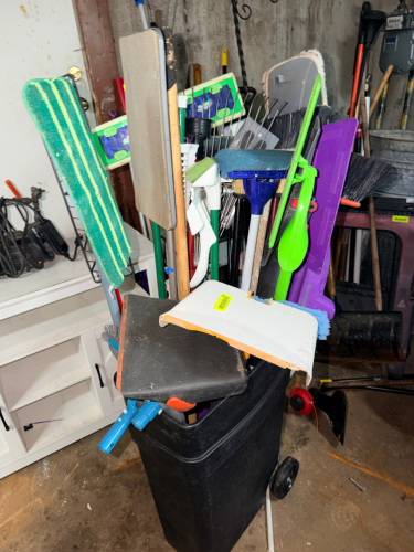 (1) LOT OF ASSORTED LONG HANDLE TOOLS.