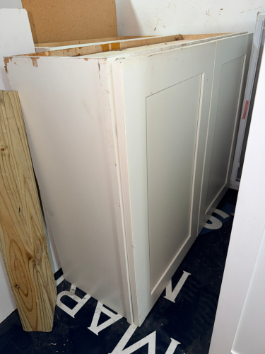 (1) LOT OF ASSORTED WHITE CABINETS.