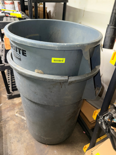 (2) 44 GALLON BRUTE TRASH CANS