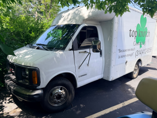 2001 GMC SAVANA G3500 CUTAWAY BOX TRUCK WITH DUAL REAR WHEELS, 300,069 MILES, WALK-IN CARGO BOX, REAR SWING DOORS, AND STEP BUMPER.