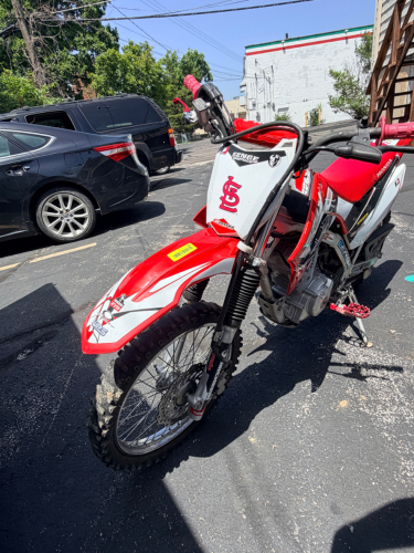 2021 HONDA SDH125-57A 125CC DIRT BIKE.