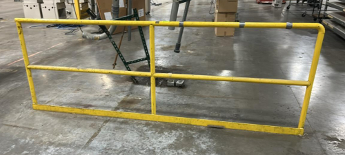 (1) YELLOW STEEL SAFETY BARRIER RAILING
