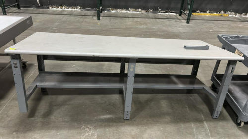 (1) HEAVY-DUTY INDUSTRIAL WORKBENCH