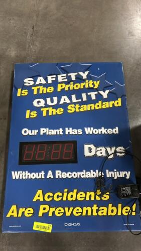 (1) DIGI-DAY ELECTRONIC SAFETY SCOREBOARD, LED DAY COUNTER