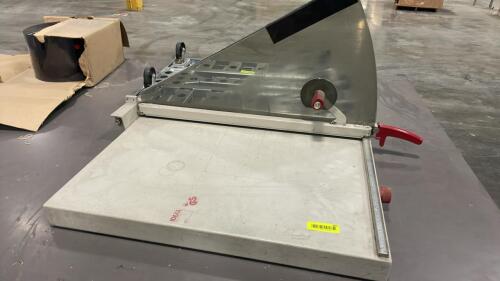 (1) GUILLOTINE PAPER CUTTER WITH BLADE SAFETY COVER
