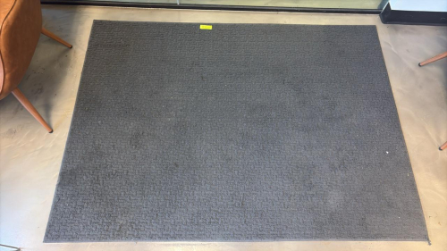 (1) HEAVY TRAFFIC ENTRYWAY MAT