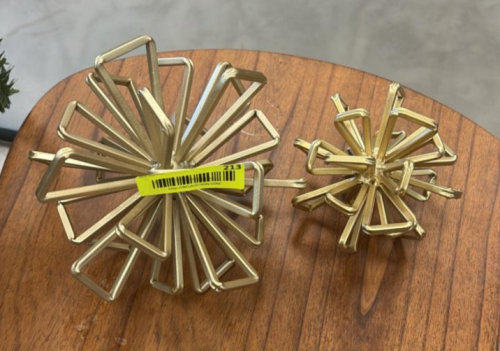 (2) METAL GOLD COLORED PIECES OF DECORE