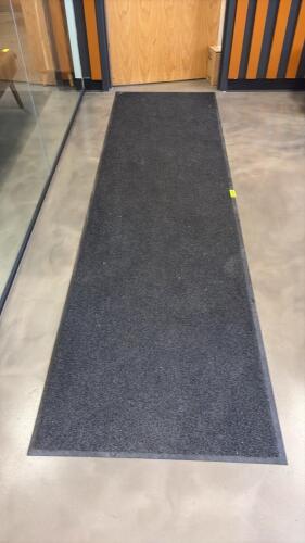 (1) HEAVY TRAFFIC ENTRYWAY MAT