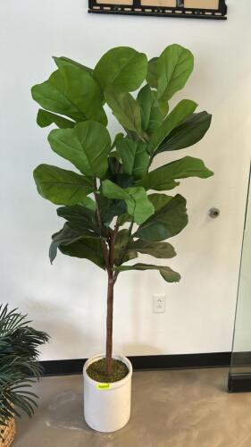 (1) ARTFICAL POTTED PLANT
