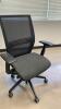 (1) OFFICE CHAIR