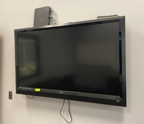 (1) VIZIO 1080P FULL HD TV WALL MOUNTED