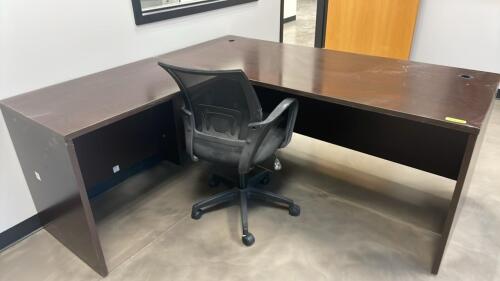 (1) DARK BROWN L-SHAPED OFFICE DESK WITH BLACK MESH-BACK CHAIR