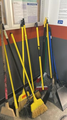 (1) LOT OF ASSORTED BROOMS AND DUST PANS