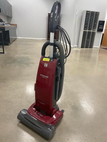(1) INTUITION UPRIGHT RED VASCUME CLEANER