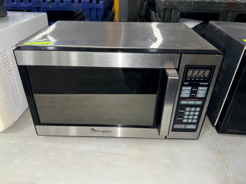 MAGIC CHEF MICROWAVE.