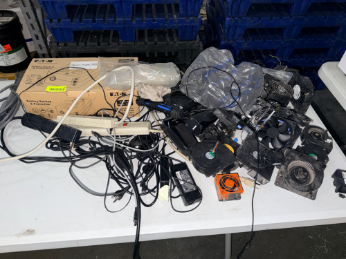 (1) LOT OF ASSORTED ELECTRONIC AND COMPUTER COMPONENTS.