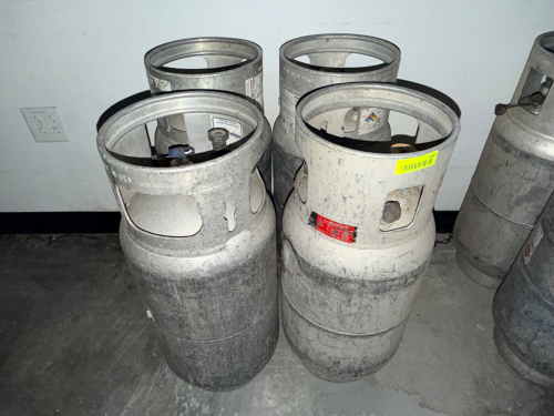 (4) EMPTY PROPANE TANKS ( EMPTY )