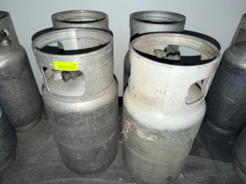 (4) EMPTY PROPANE TANKS ( EMPTY )