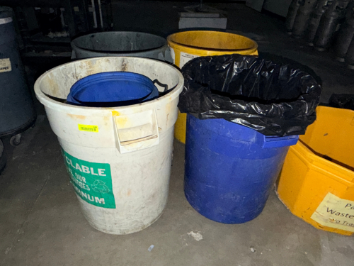 (4) TRASH CANS
