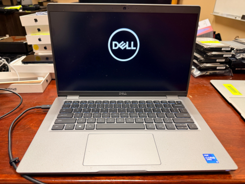 DELL BUSINESS LAPTOP COMPUTER. POWERS ON TO WINDOWS LOGIN SCREEN. (NO POWER CORD INCLUDED)