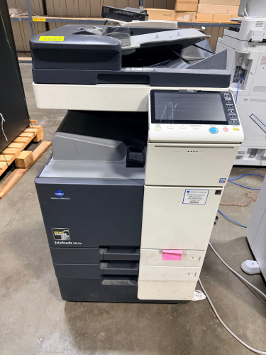 KONICA MINOLTA BIZHUB 364E MONOCHROME MULTIFUNCTION COPIER WITH AUTOMATIC DOCUMENT FEEDER, TOUCHSCREEN CONTROL PANEL, AND (2) PAPER DRAWERS.