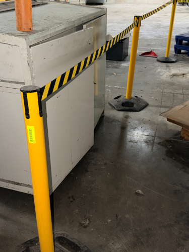 (6) YELLOW STANCHION POSTS W/ RETRACTABLE CORD.