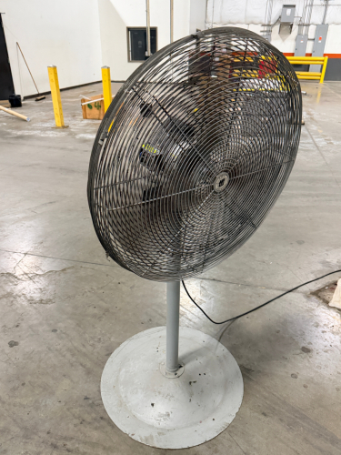 24" INDUSTRIAL PEDESTAL FAN