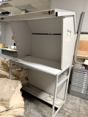 COLOR VIEWING STATION WITH WORK TABLE