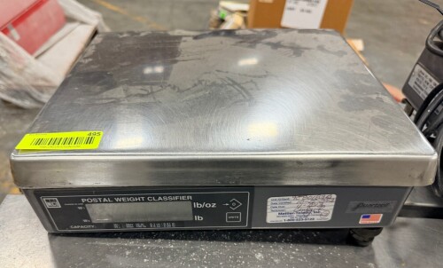100 LB. CAPACITY DIGITAL SHIPPING SCALE.