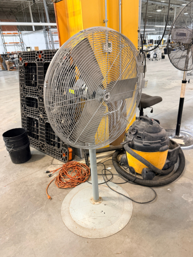INDUSTRIAL PEDESTAL FAN.