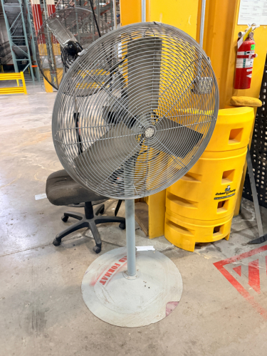 INDUSTRIAL PEDESTAL FAN.