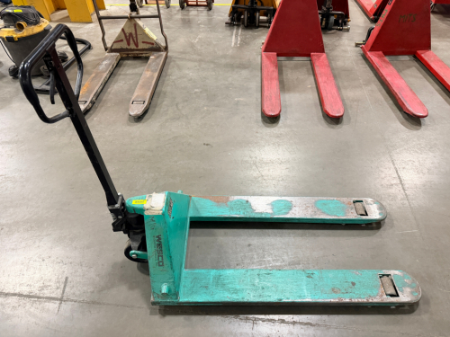 WESCO 2 TON CAPACITY PALLET JACK. ( GREEN )