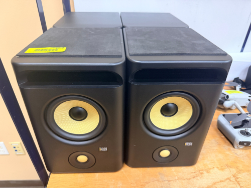 (4) BI-AMPLIFIED NEARFIELD STUDIO MONITOR SPEAKERS WITH 5-INCH WOOFERS.