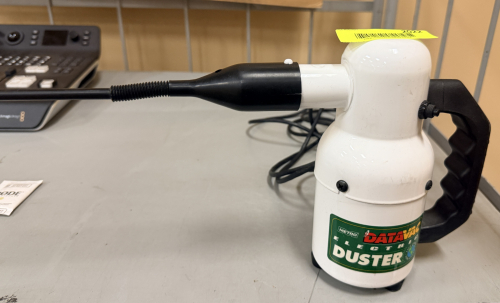 DATAVAC ELECTRIC DUSTER PORTABLE ELECTRIC AIR DUSTER FOR ELECTRONIC EQUIPMENT CLEANING.
