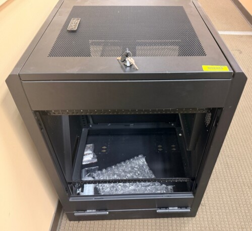 STARTECH.COM LOCKING WALL MOUNT NETWORK SERVER RACK CABINET WITH VENTED DOOR AND ADJUSTABLE 19" EQUIPMENT RAILS. KEYS INCLUDED.