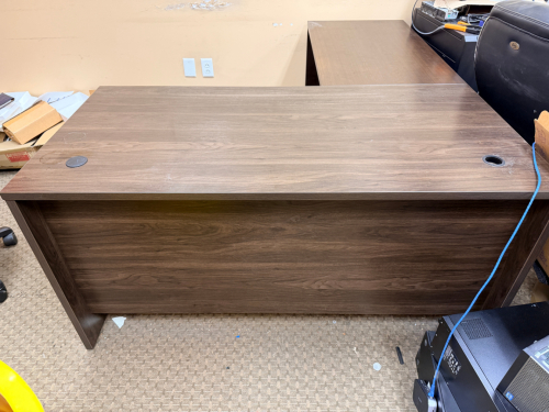 60" LAMINATE WOOD DESK W/ LEFT SIDE RETURN.