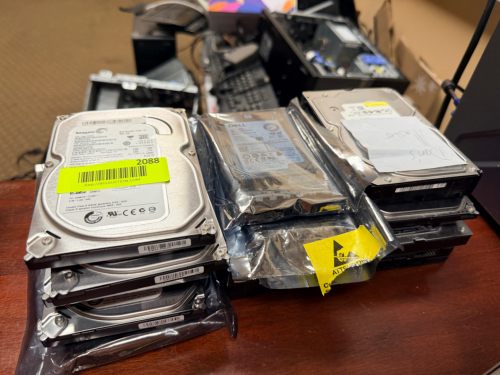 LOT OF ASSORTED INTERNAL HARD DRIVES INCLUDING HDDS AND ENTERPRISE SSDS.