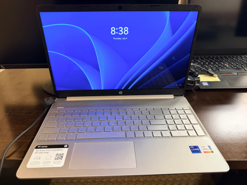 HP LAPTOP COMPUTER. (NO POWER CORD INCLUDED)