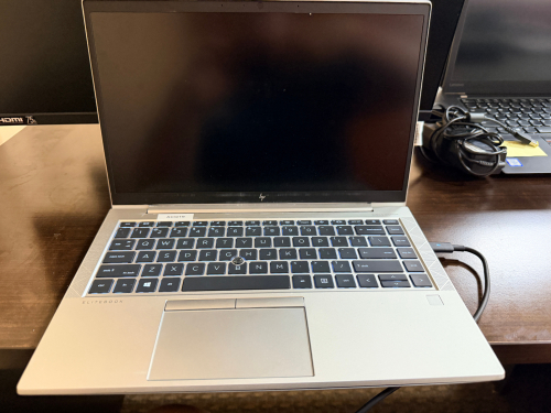 HP ELITEBOOK BUSINESS LAPTOP. (NO POWER CORD INCLUDED)