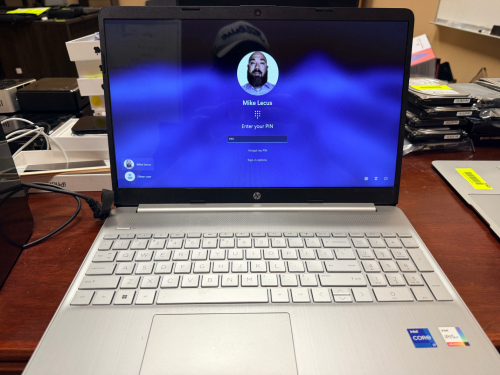 HP 15.6-INCH LAPTOP COMPUTER. (NO POWER CORD INCLUDED)