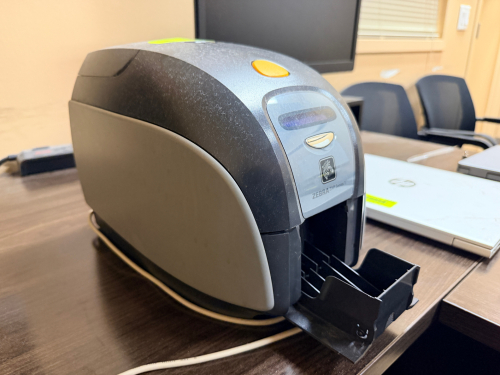 ZEBRA ZXP SERIES 1 SINGLE-SIDED ID CARD PRINTER. (NO POWER CORD INCLUDED)