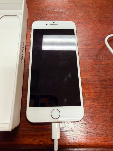 APPLE IPHONE SMARTPHONE. WHITE FINISH WITH TOUCH ID HOME BUTTON. DID NOT POWER ON.