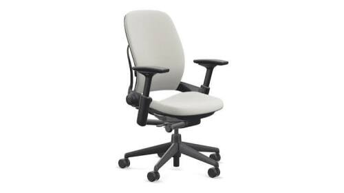 (1) OFFICE CHAIR