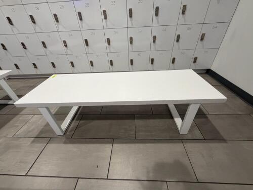 (1) WHITE BENCH